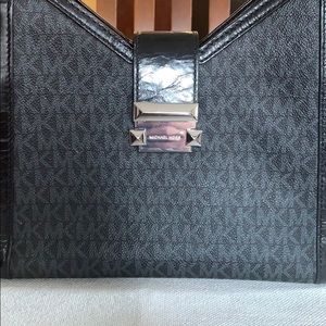 I got a new Michael Kors For Christmas!💛